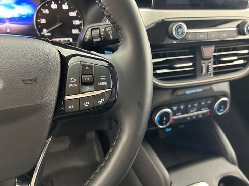Used 2022 Ford Escape SE w/ Cold Weather Package FWD image 18