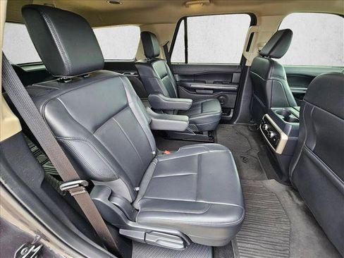 Used 2024 Ford Expedition XLT RWD image 19