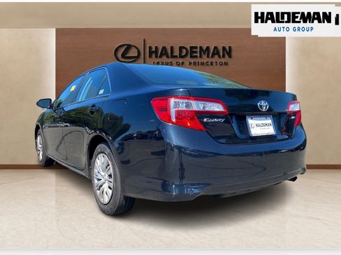 Used 2012 Toyota Camry LE FWD image 3