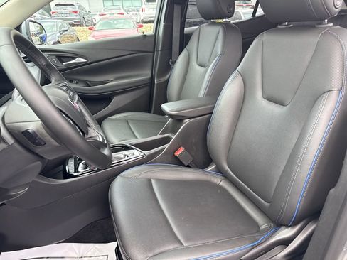 Certified 2025 Buick Encore GX Sport Touring FWD image 16