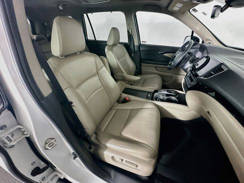 Used 2020 Honda Pilot Touring image 32