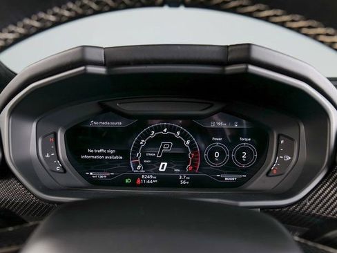 Used 2022 Lamborghini Urus image 21