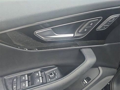 Used 2018 Audi Q7 3.0T Premium image 10
