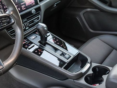Used 2024 Porsche Macan AWD/4WD image 23