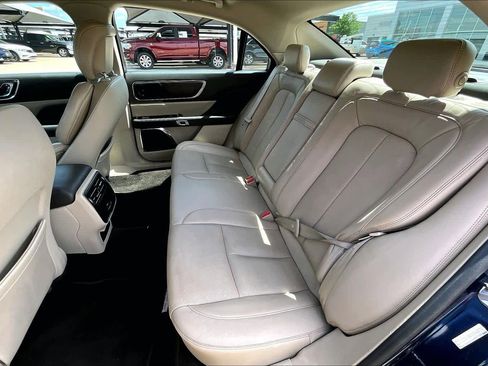 Used 2017 Lincoln Continental Select w/ Climate Package FWD image 19