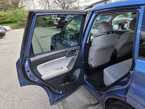 Used 2018 Subaru Forester 2.5i Premium w/ All-Weather Package AWD/4WD image 13