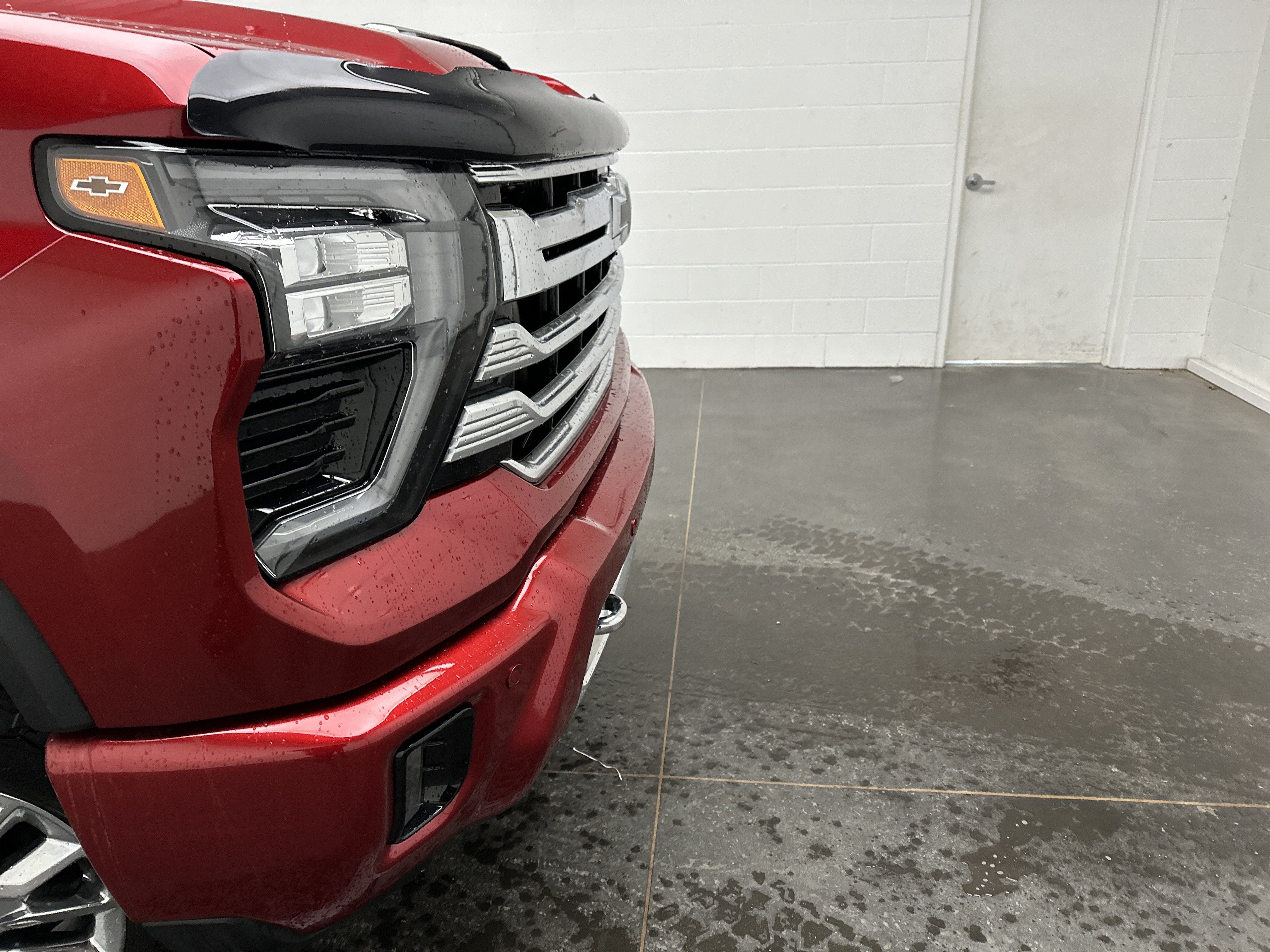 Used 2024 Chevrolet Silverado 3500 High Country w/ High Country Premium Package AWD/4WD image 2