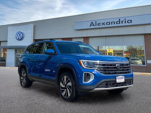 Certified 2026 Volkswagen Atlas SE w/ Panoramic Sunroof Package FWD image 1