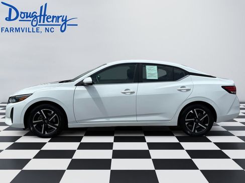 Used 2024 Nissan Sentra SV FWD image 2