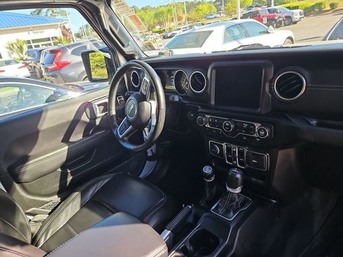 Used 2022 Jeep Wrangler Unlimited Sahara w/ Cold Weather Group image 9