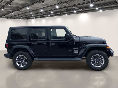 Used 2020 Jeep Wrangler Unlimited Sahara w/ Cold Weather Group AWD/4WD image 8
