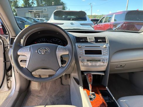 Used 2011 Toyota Camry XLE w/ XLE Extra-Value Pkg #2 FWD image 25