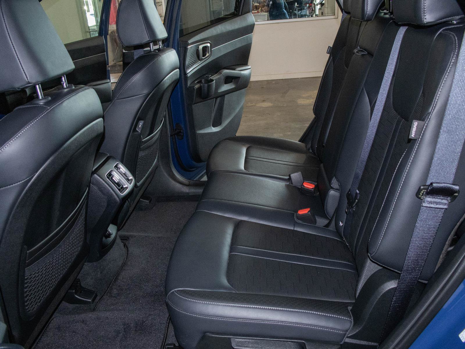 Used 2025 Kia Sorento S w/ Panoramic Sunroof Package FWD image 15