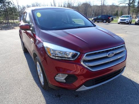 Used 2017 Ford Escape SE image 2