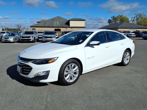 Used 2023 Chevrolet Malibu LT image 2