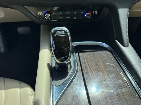 Used 2020 Buick Enclave Essence w/ Sport Touring Edition image 21