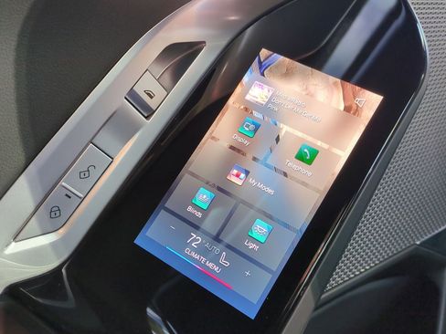 Certified 2023 BMW 740i w/ Parking Assistance Package image 31