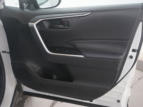 Used 2025 Toyota RAV4 LE image 9