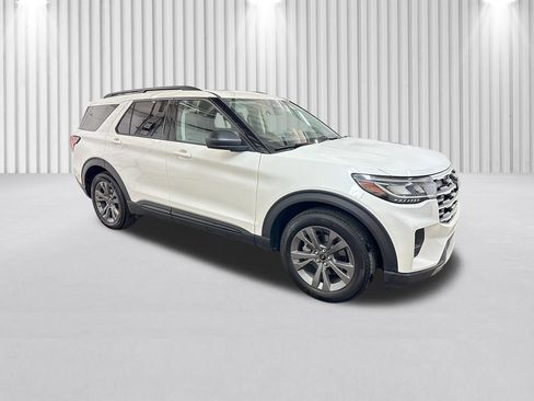 Used 2026 Ford Explorer Active w/ Active Comfort Package AWD/4WD image 2