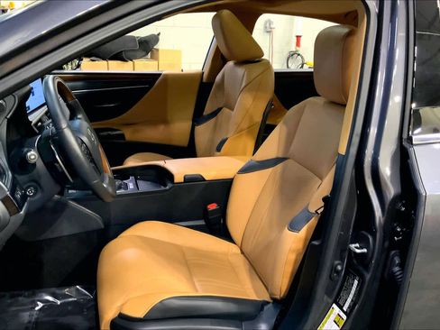 Used 2025 Lexus ES 300h w/ Luxury Package image 7