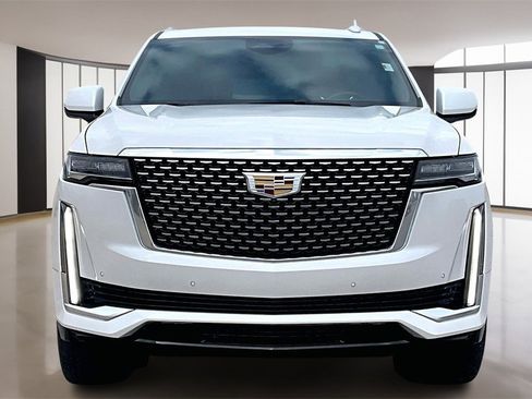 Used 2024 Cadillac Escalade ESV Premium Luxury image 3