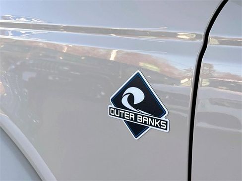 Used 2025 Ford Bronco Outer Banks image 10