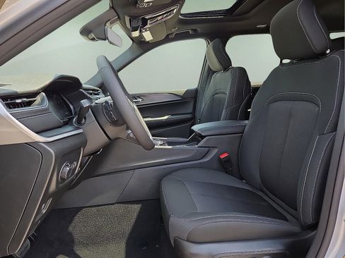 New 2025 Jeep Grand Cherokee Laredo image 14