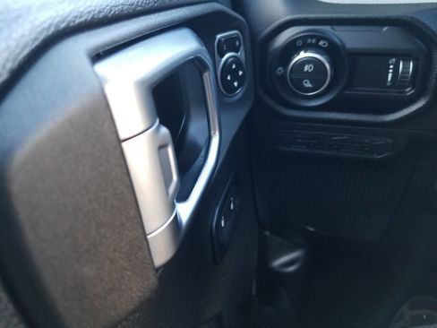 Certified 2024 Jeep Gladiator Sport image 29