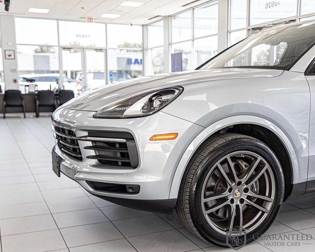 Used 2023 Porsche Cayenne w/ Premium Package AWD/4WD image 5