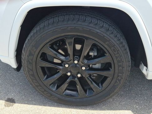 Used 2019 Jeep Grand Cherokee Altitude RWD image 23
