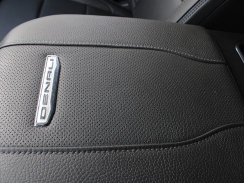 Used 2025 GMC Sierra 2500 Denali w/ Denali Reserve Package AWD/4WD image 41