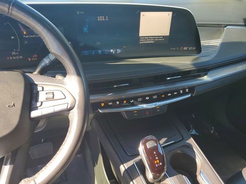 Used 2024 Cadillac XT4 Premium Luxury image 24