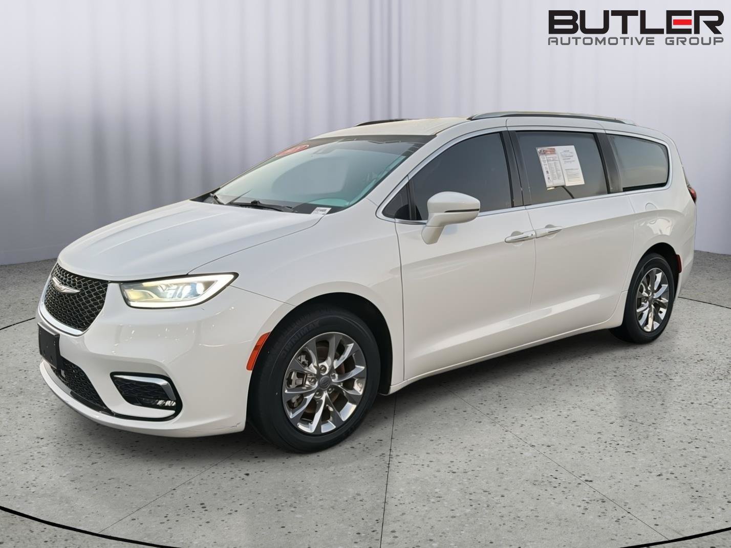 Used 2021 Chrysler Pacifica Touring-L FWD image 2