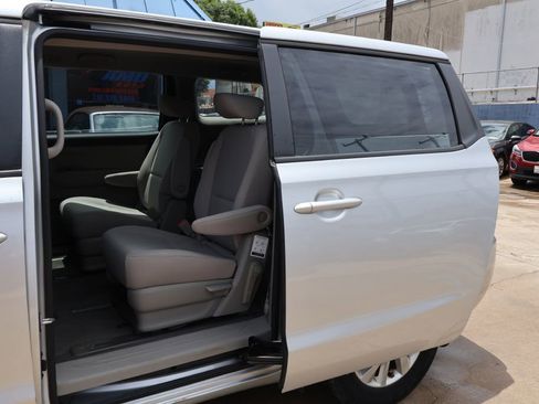 Used 2016 Kia Sedona L FWD image 21