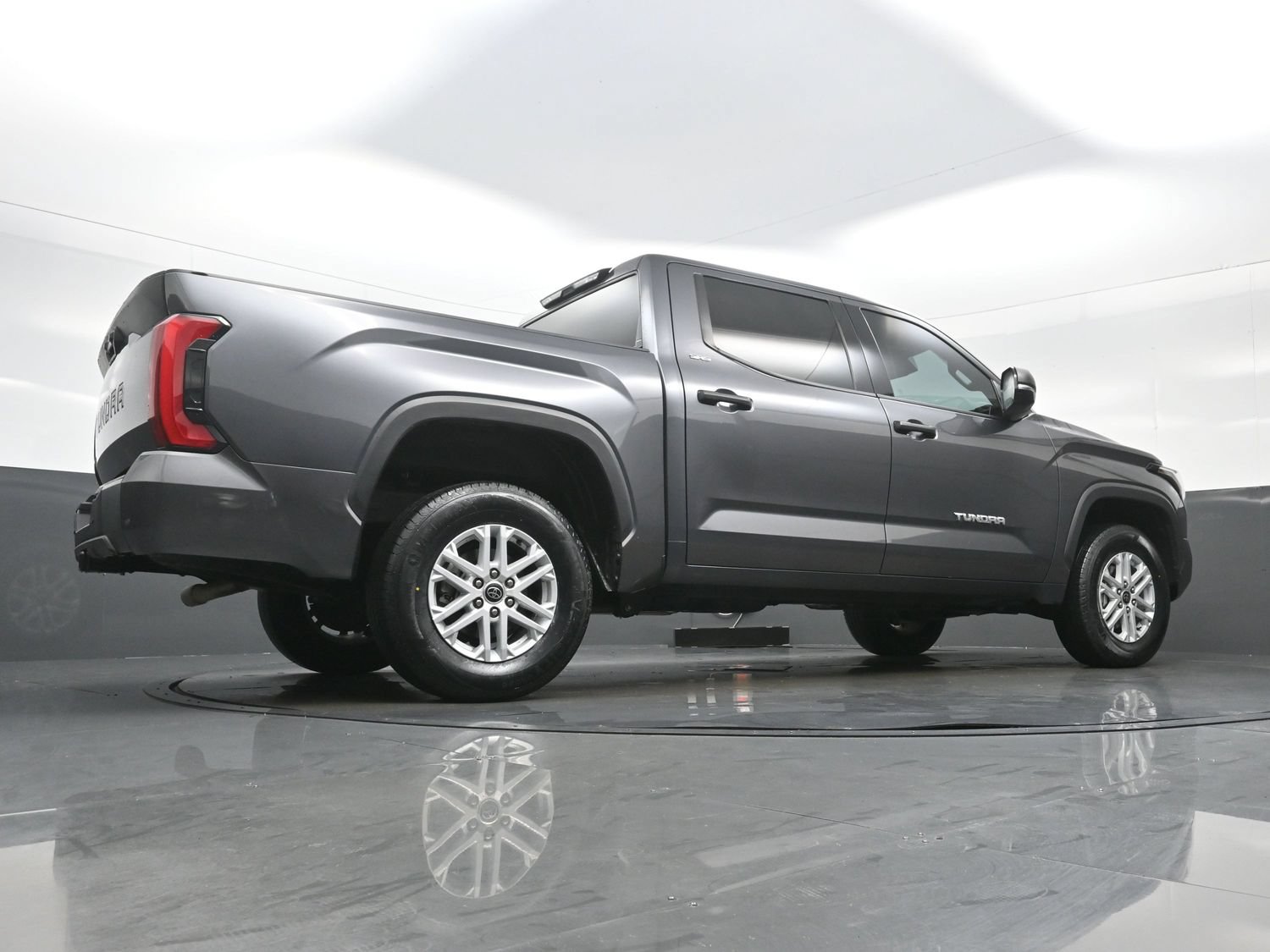 Used 2023 Toyota Tundra SR5 w/ SR5 Convenience Package AWD/4WD image 32