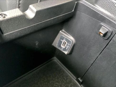 Used 2025 Jeep Gladiator Sport image 36