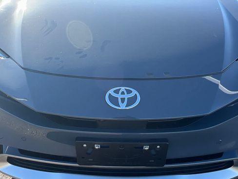 Used 2024 Toyota Prius Prime Premium w/ Advanced Technology Package FWD image 12