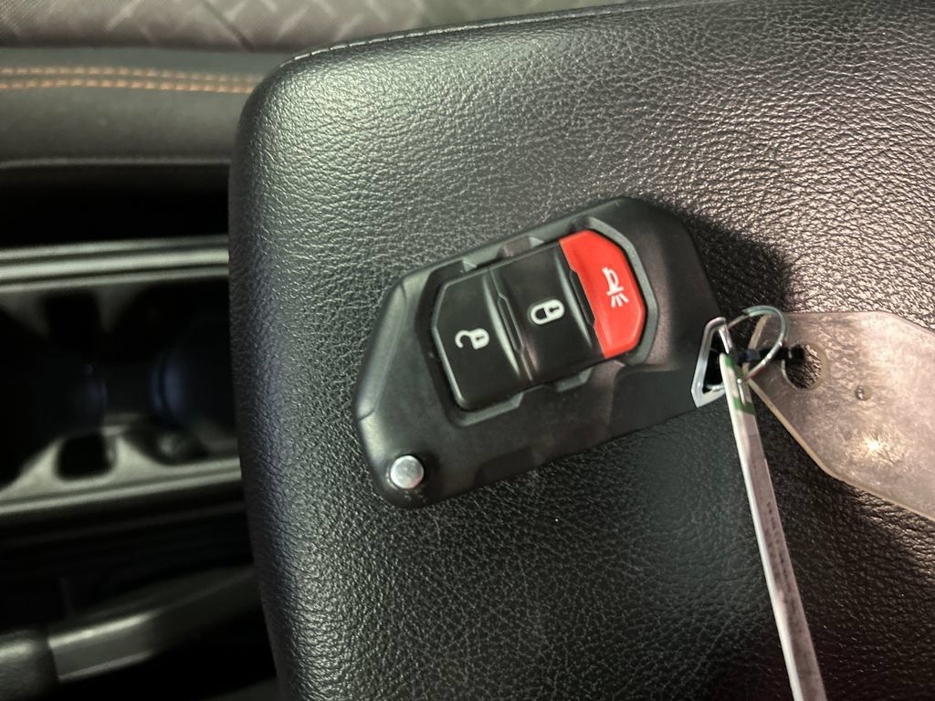 Used 2026 Jeep Gladiator Mojave AWD/4WD image 22
