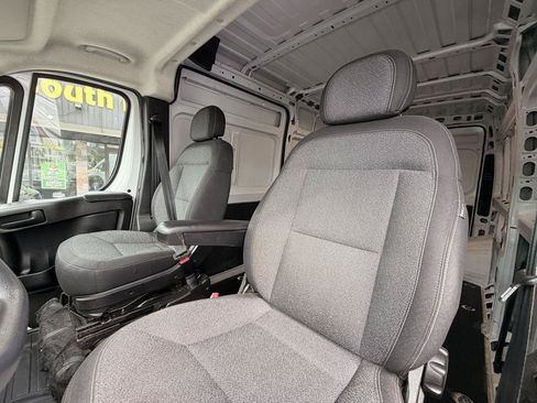 Used 2025 RAM ProMaster 2500 w/ Convenience Group FWD image 14