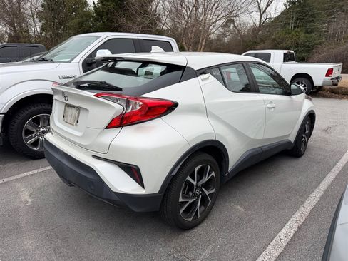 Used 2019 Toyota C-HR image 2