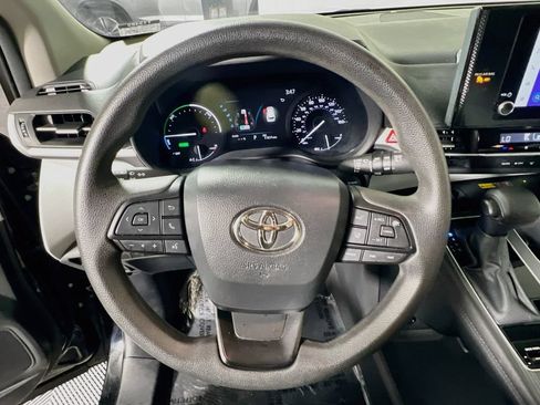 Certified 2025 Toyota Sienna LE FWD image 10