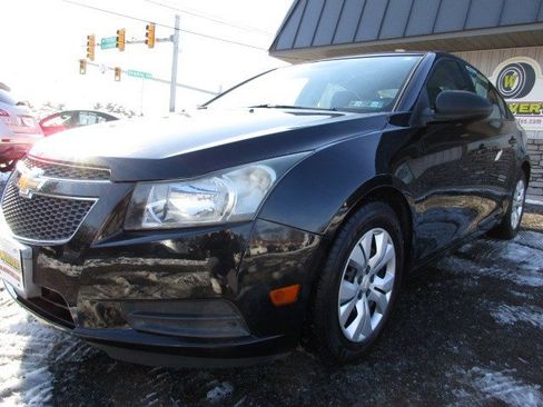 Used 2013 Chevrolet Cruze LS image 4