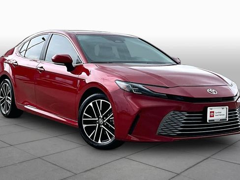 Used 2026 Toyota Camry XLE FWD image 3