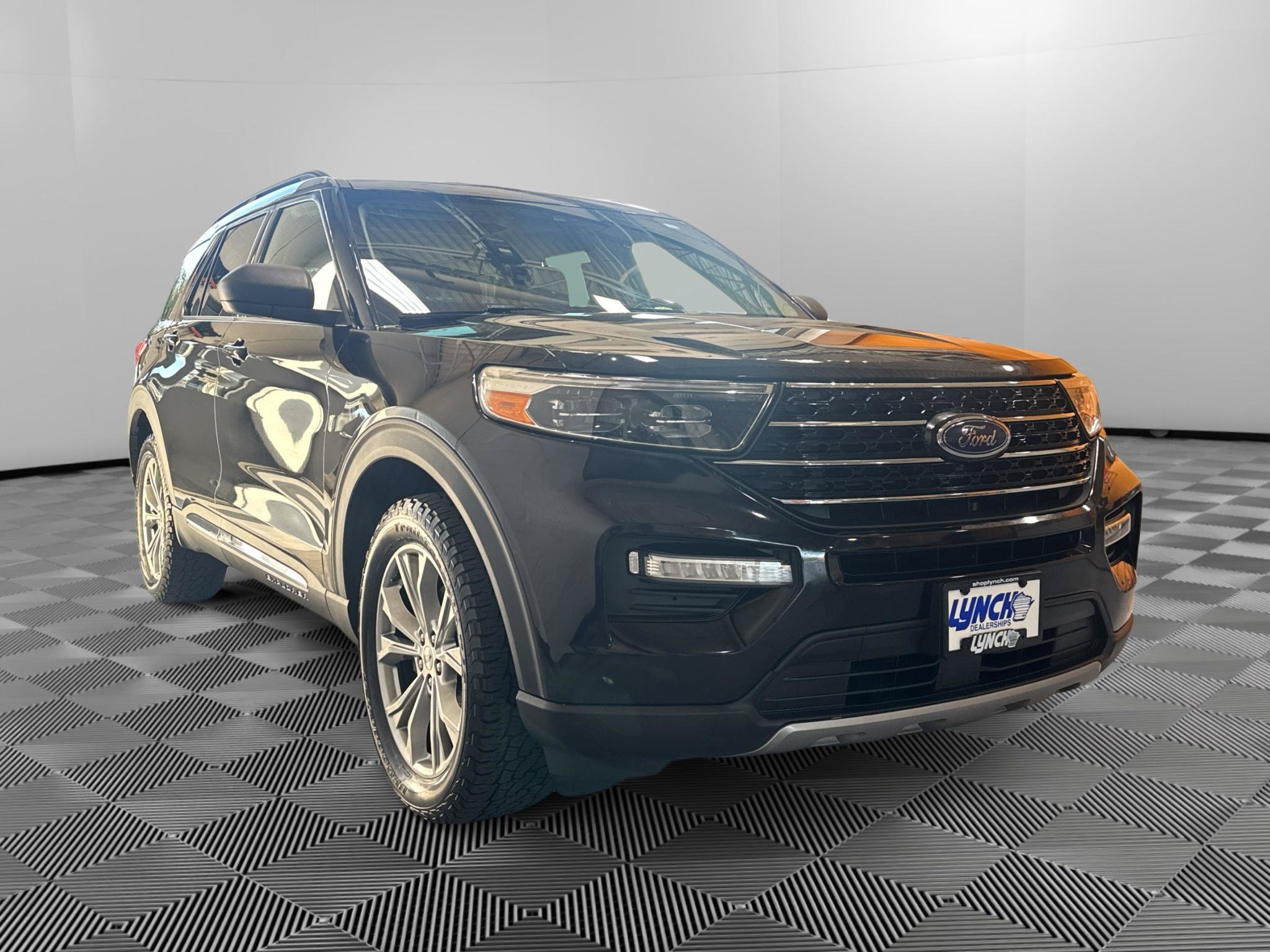 Used 2020 Ford Explorer XLT w/ Equipment Group 202A AWD/4WD image 7