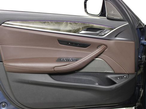 Used 2023 BMW 530e w/ M Sport Package image 38