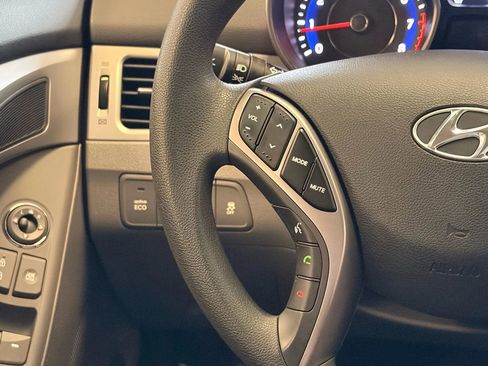 Used 2013 Hyundai Elantra GLS w/ Preferred Pkg image 28