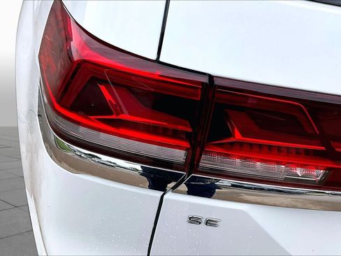 Used 2024 Volkswagen Atlas SE FWD image 28