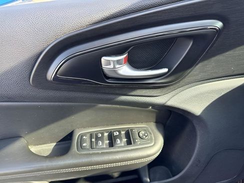 Used 2015 Chrysler 200 S FWD image 13