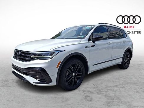 Used 2022 Volkswagen Tiguan SE R-Line AWD/4WD image 3