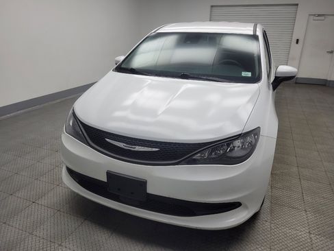 Used 2023 Chrysler Voyager LX image 15